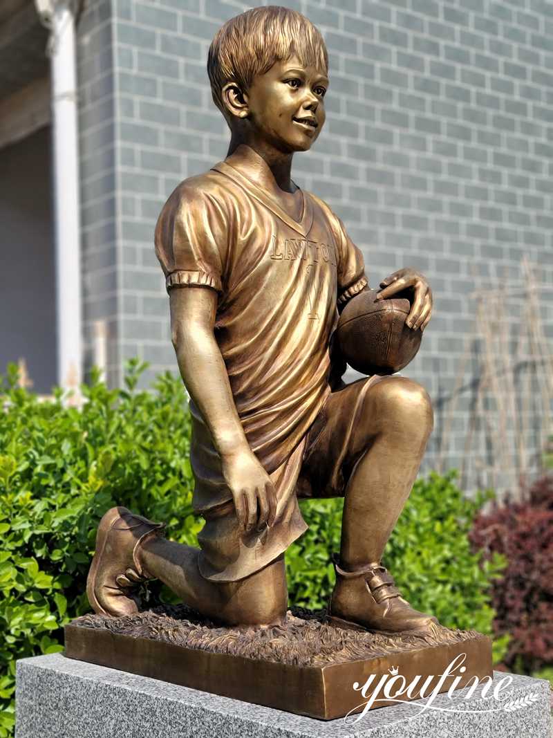 Customized a bronze boy sculpture for your children