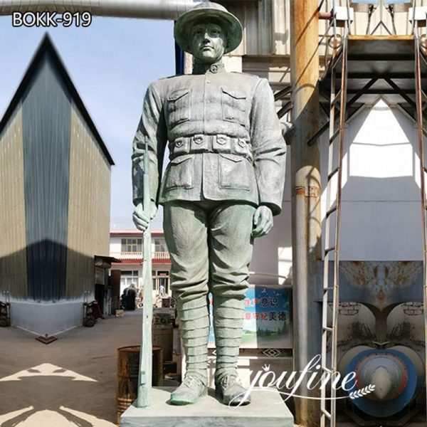 Outdoor Soldier Statue Details