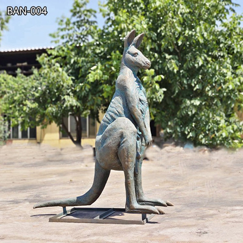 kangaroo sculpture (1)